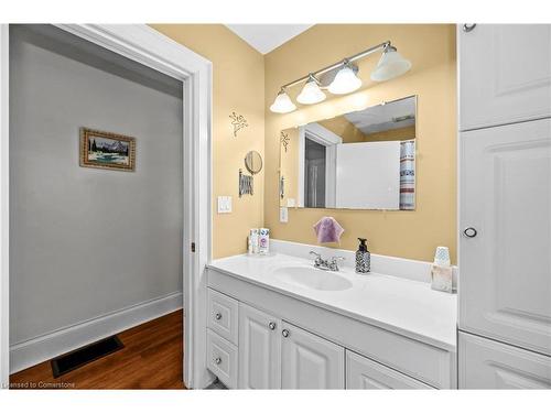 271 Carlisle Road, Hamilton, ON - Indoor Photo Showing Bathroom