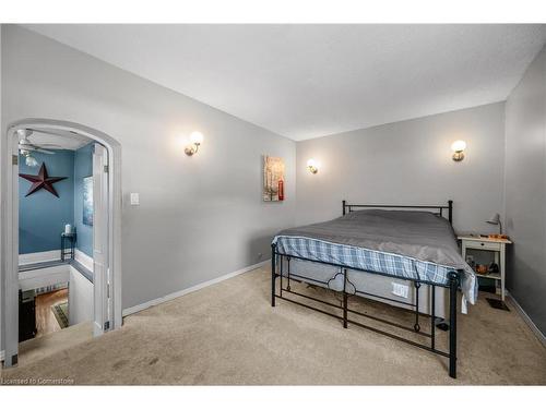 271 Carlisle Road, Hamilton, ON - Indoor Photo Showing Bedroom