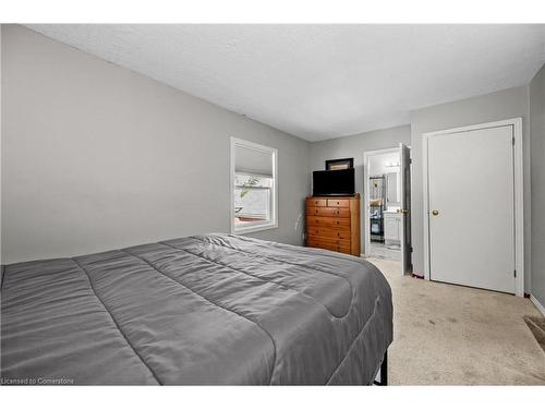 271 Carlisle Road, Hamilton, ON - Indoor Photo Showing Bedroom