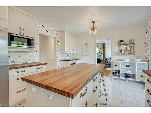 1939 Kerns Road, Burlington, ON - Indoor Photo Showing Kitchen