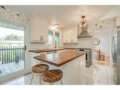 1939 Kerns Road, Burlington, ON - Indoor Photo Showing Kitchen