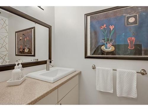 1939 Kerns Road, Burlington, ON - Indoor Photo Showing Bathroom