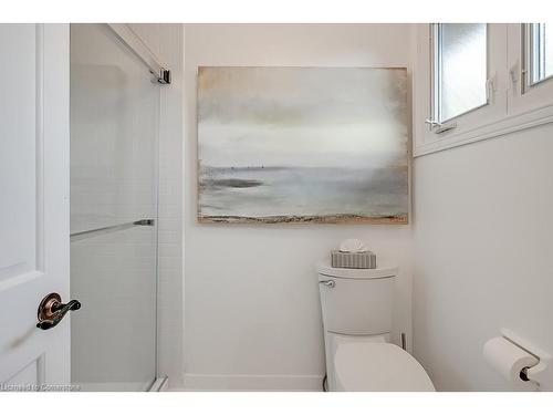 1939 Kerns Road, Burlington, ON - Indoor Photo Showing Bathroom