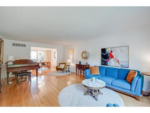 1939 Kerns Road, Burlington, ON - Indoor Photo Showing Living Room