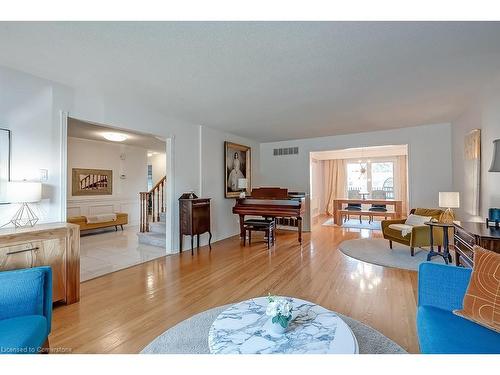 1939 Kerns Road, Burlington, ON - Indoor Photo Showing Living Room