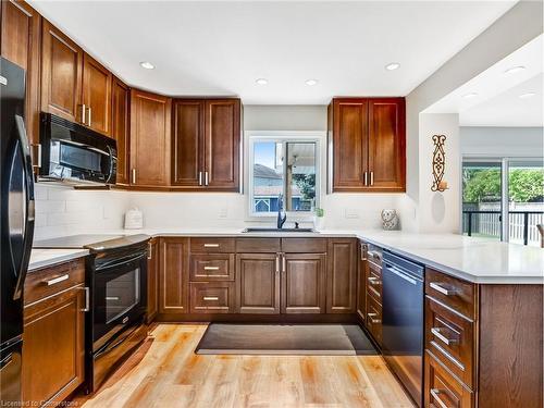 65 Dunrobin Drive, Caledonia, ON - Indoor Photo Showing Kitchen