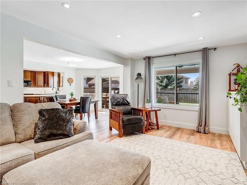 65 Dunrobin Drive, Caledonia, ON - Indoor Photo Showing Living Room