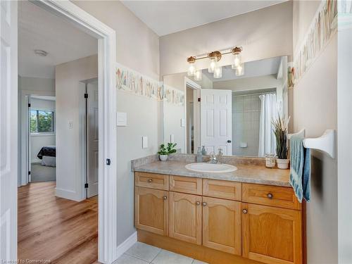 65 Dunrobin Drive, Caledonia, ON - Indoor Photo Showing Bathroom