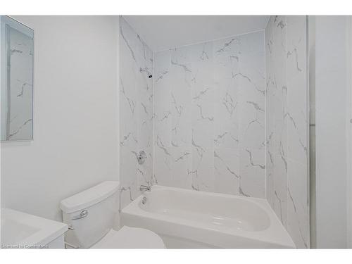 273 Britannia Avenue, Hamilton, ON - Indoor Photo Showing Bathroom