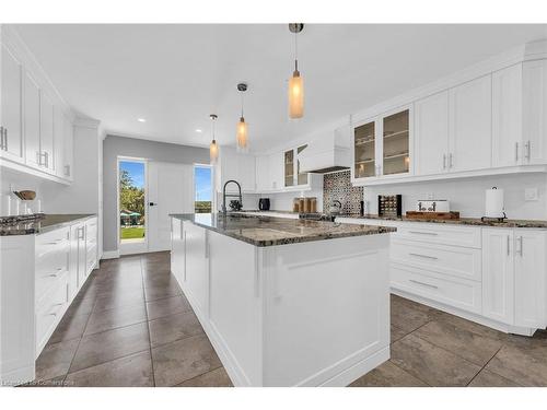 21 Riverside Drive, Cayuga, ON - Indoor Photo Showing Kitchen With Upgraded Kitchen