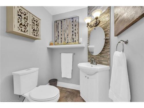 21 Riverside Drive, Cayuga, ON - Indoor Photo Showing Bathroom