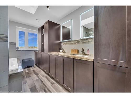 21 Riverside Drive, Cayuga, ON - Indoor Photo Showing Bathroom