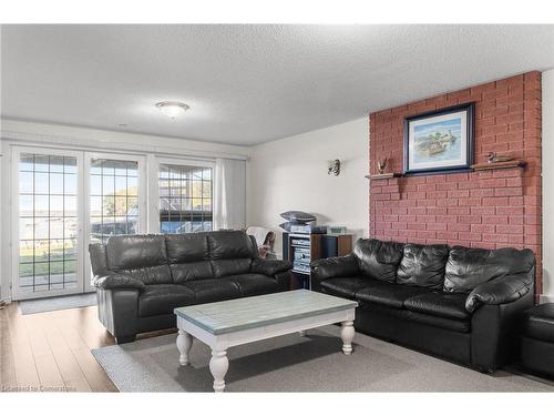 216 Robins Point Road, Victoria Harbour, ON - Indoor Photo Showing Living Room