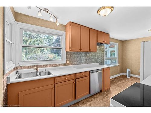 3 William Street, Carlisle, ON - Indoor Photo Showing Kitchen With Double Sink