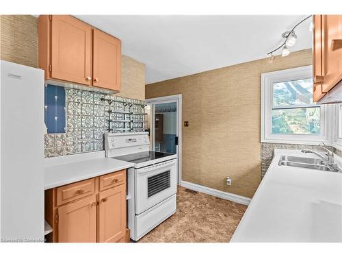 3 William Street, Carlisle, ON - Indoor Photo Showing Kitchen With Double Sink