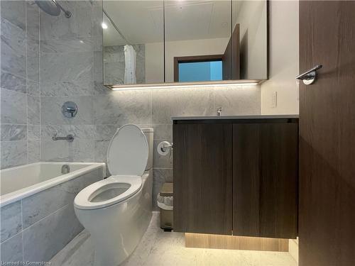 4209-19 Bathurst Street, Toronto, ON - Indoor Photo Showing Bathroom