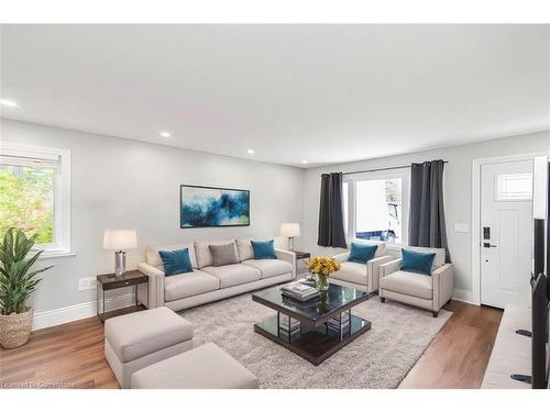 8 Mountsberg Road, Hamilton, ON - Indoor Photo Showing Living Room