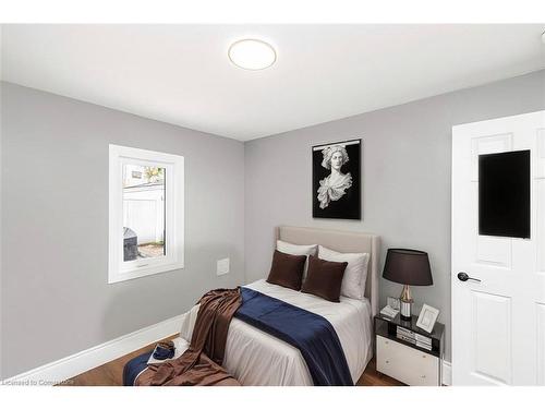 8 Mountsberg Road, Hamilton, ON - Indoor Photo Showing Bedroom