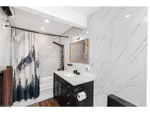 8 Mountsberg Road, Hamilton, ON - Indoor Photo Showing Bathroom