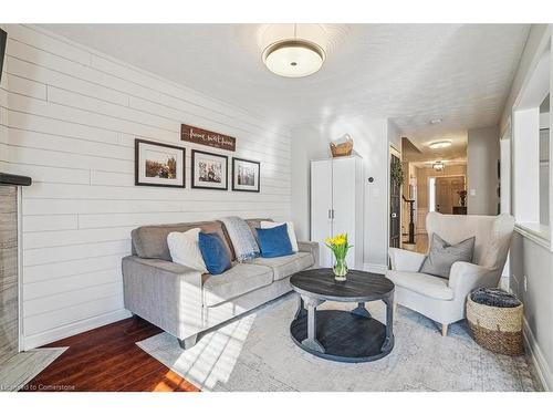 46-255 Mount Albion Road, Hamilton, ON - Indoor Photo Showing Living Room