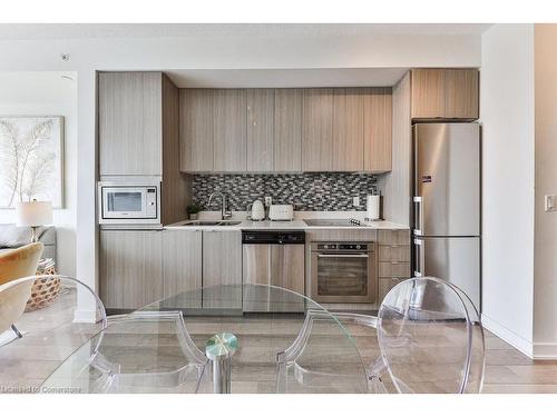 A527-5230 Dundas Street, Burlington, ON - Indoor Photo Showing Kitchen