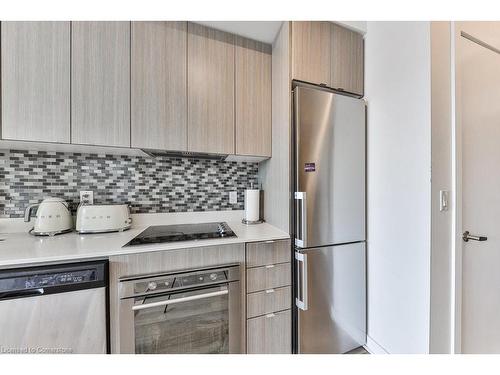 A527-5230 Dundas Street, Burlington, ON - Indoor Photo Showing Kitchen