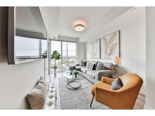 A527-5230 Dundas Street, Burlington, ON - Indoor Photo Showing Living Room