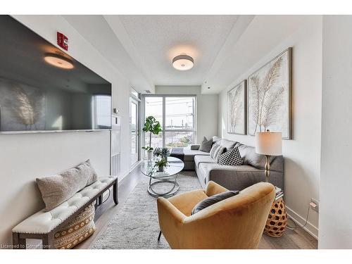 A527-5230 Dundas Street, Burlington, ON - Indoor Photo Showing Living Room