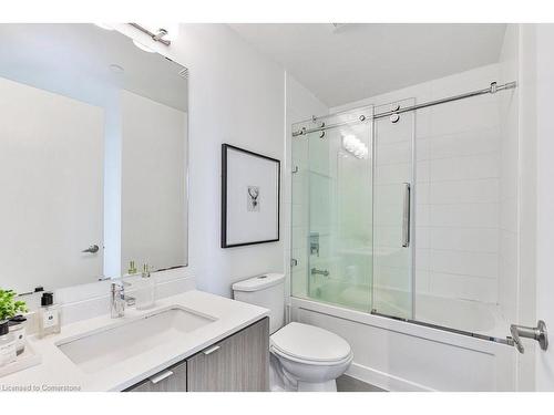 A527-5230 Dundas Street, Burlington, ON - Indoor Photo Showing Bathroom