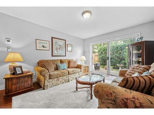 30-3045 New Street, Burlington, ON - Indoor Photo Showing Living Room