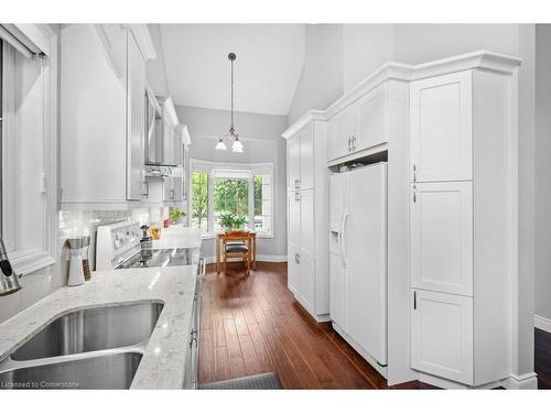 30-3045 New Street, Burlington, ON - Indoor Photo Showing Kitchen With Double Sink With Upgraded Kitchen