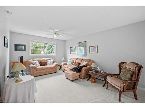 30-3045 New Street, Burlington, ON - Indoor Photo Showing Living Room