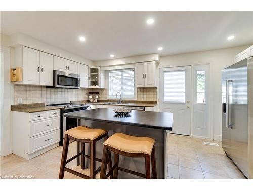 3448 Caplan Crescent, Burlington, ON - Indoor Photo Showing Kitchen