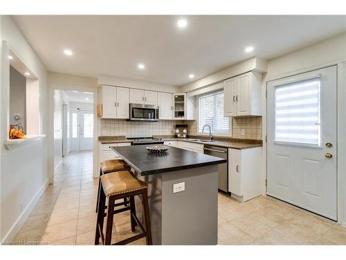 3448 Caplan Crescent, Burlington, ON - Indoor Photo Showing Kitchen With Double Sink