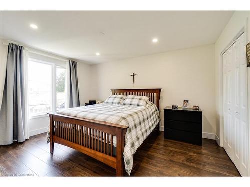 3448 Caplan Crescent, Burlington, ON - Indoor Photo Showing Bedroom