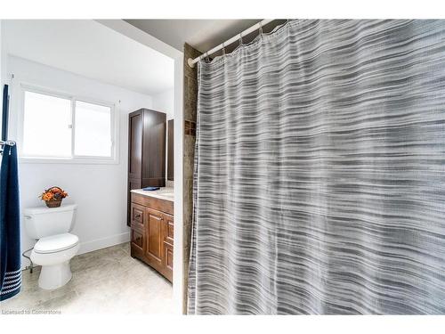 3448 Caplan Crescent, Burlington, ON - Indoor Photo Showing Bathroom