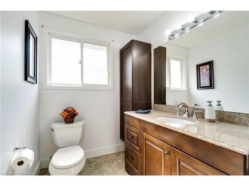 3448 Caplan Crescent, Burlington, ON - Indoor Photo Showing Bathroom