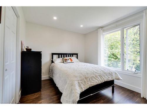 3448 Caplan Crescent, Burlington, ON - Indoor Photo Showing Bedroom