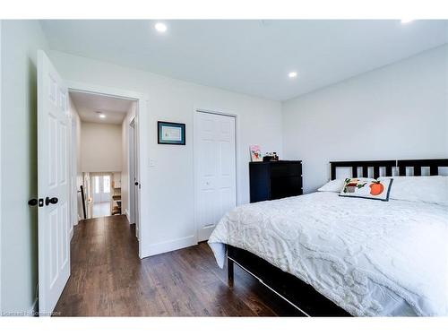 3448 Caplan Crescent, Burlington, ON - Indoor Photo Showing Bedroom