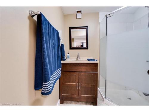 3448 Caplan Crescent, Burlington, ON - Indoor Photo Showing Bathroom