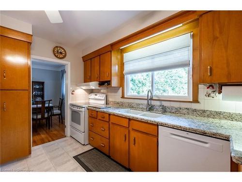 2434 Eileen Drive, Burlington, ON - Indoor Photo Showing Kitchen