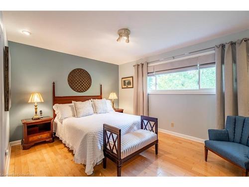 2434 Eileen Drive, Burlington, ON - Indoor Photo Showing Bedroom