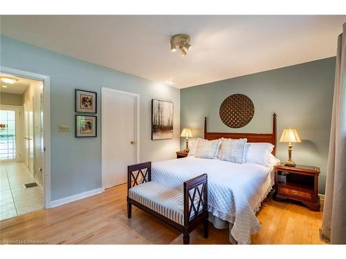 2434 Eileen Drive, Burlington, ON - Indoor Photo Showing Bedroom