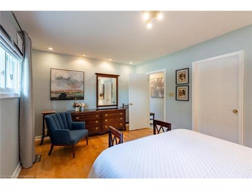 2434 Eileen Drive, Burlington, ON - Indoor Photo Showing Bedroom