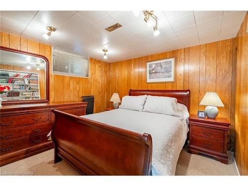 2434 Eileen Drive, Burlington, ON - Indoor Photo Showing Bedroom