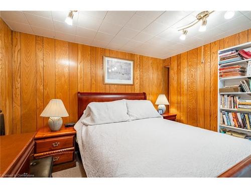 2434 Eileen Drive, Burlington, ON - Indoor Photo Showing Bedroom