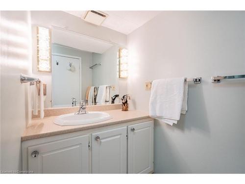 2434 Eileen Drive, Burlington, ON - Indoor Photo Showing Bathroom