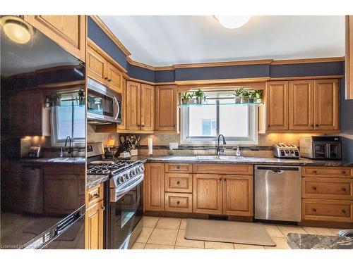 162 Parnell Road, St. Catharines, ON - Indoor Photo Showing Kitchen With Double Sink