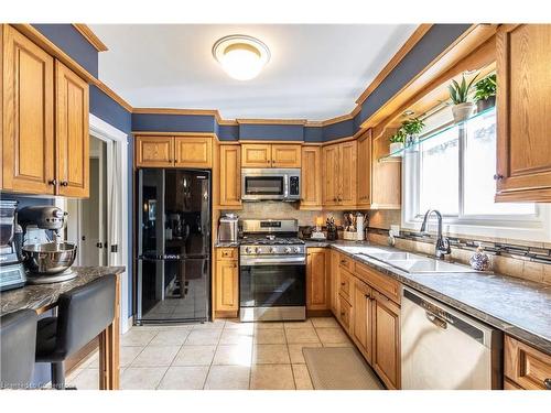 162 Parnell Road, St. Catharines, ON - Indoor Photo Showing Kitchen With Double Sink