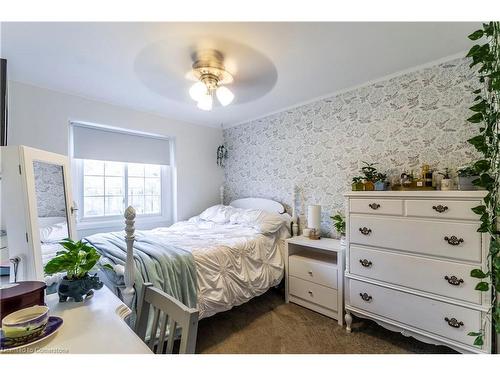 162 Parnell Road, St. Catharines, ON - Indoor Photo Showing Bedroom